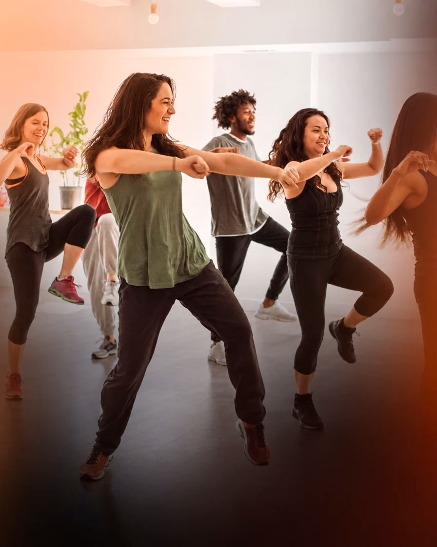 Grupo em uma aula de Zumba